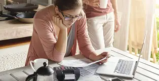 How Scrap Automobile Recycling Saves Money for Family Budgets